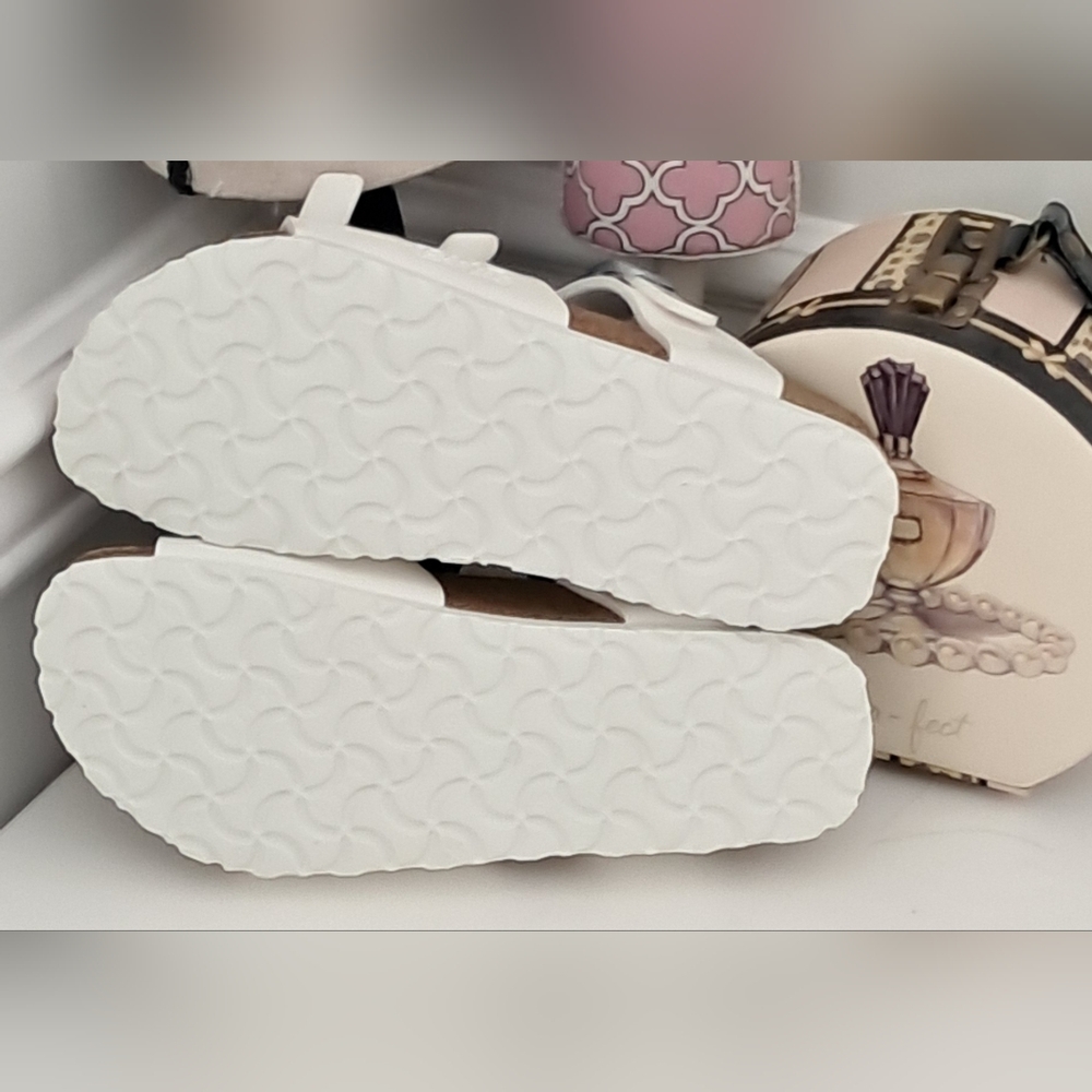 Birki's Platinum White 3 Strap Open Toe Sandal Sz 5/230 NWOB *Flawed* - Picture 6 of 11